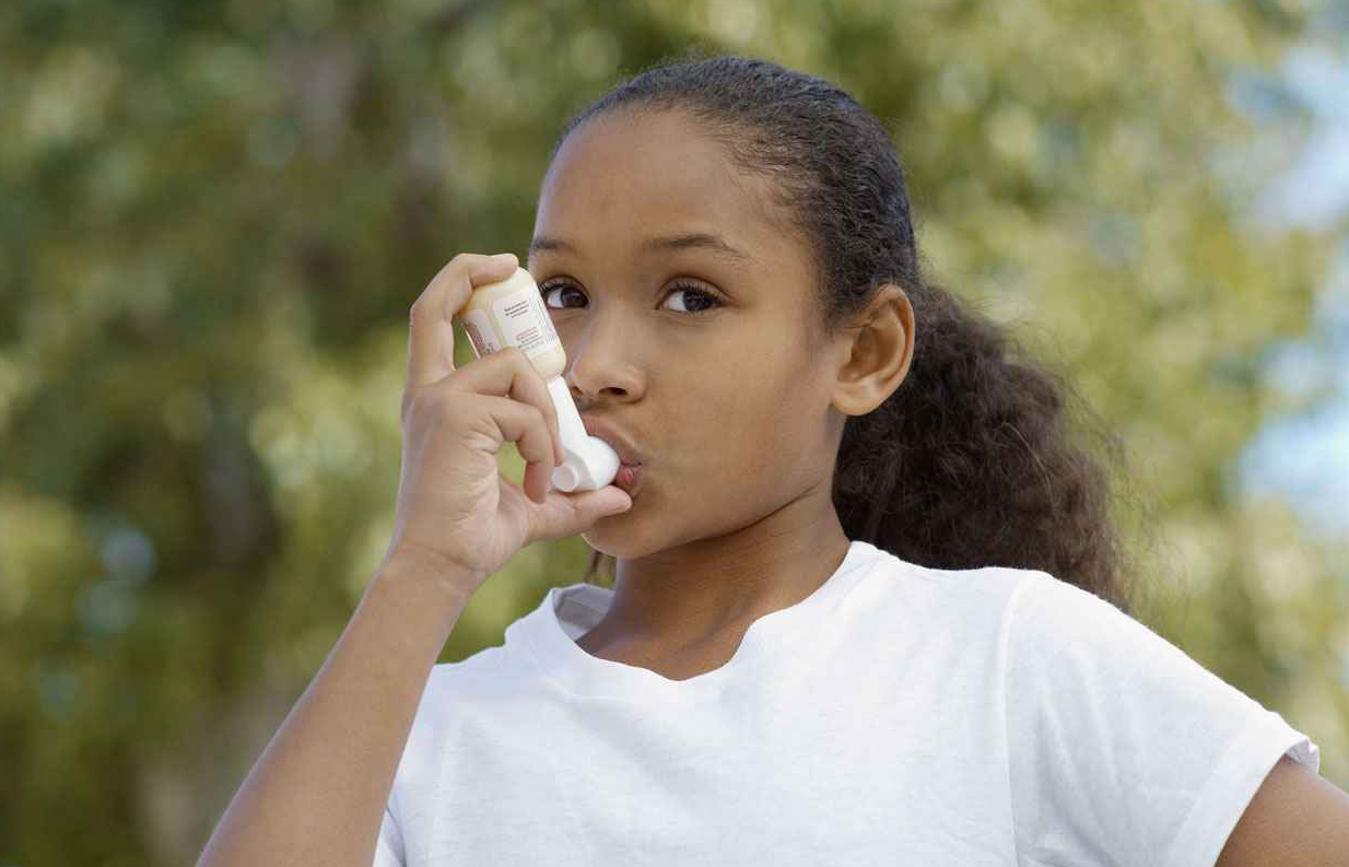 2048x1536-fit_illustration-enfant-souffrant-asthme